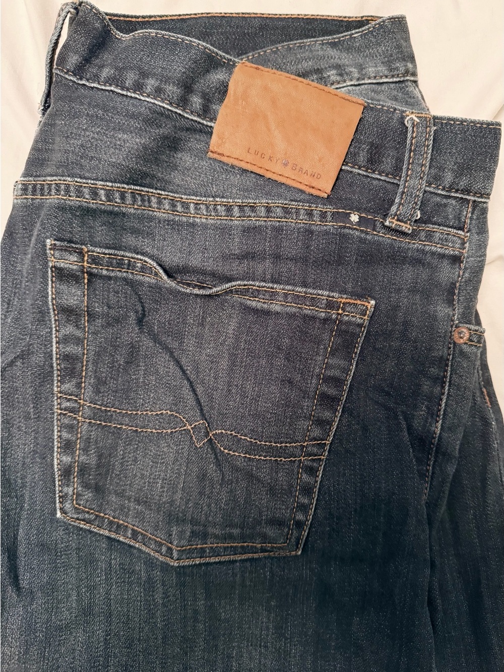Lucky Brand Men’s Indigo Straight Jeans with Tan Patch